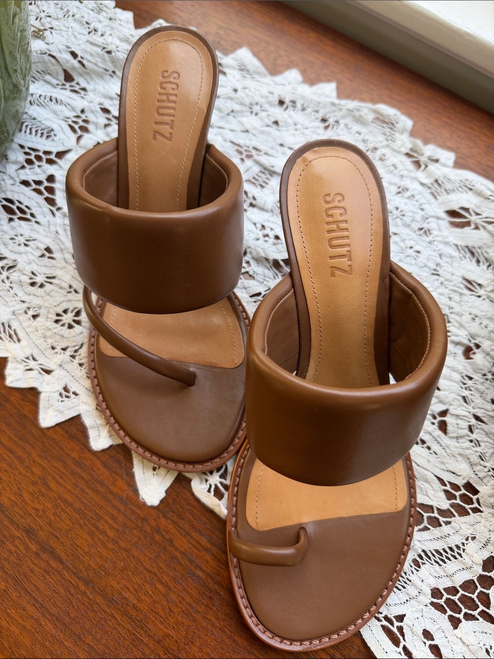 SCHUTZ Alba Caramel Coffee Leather Toe-Loop Slide Sandals